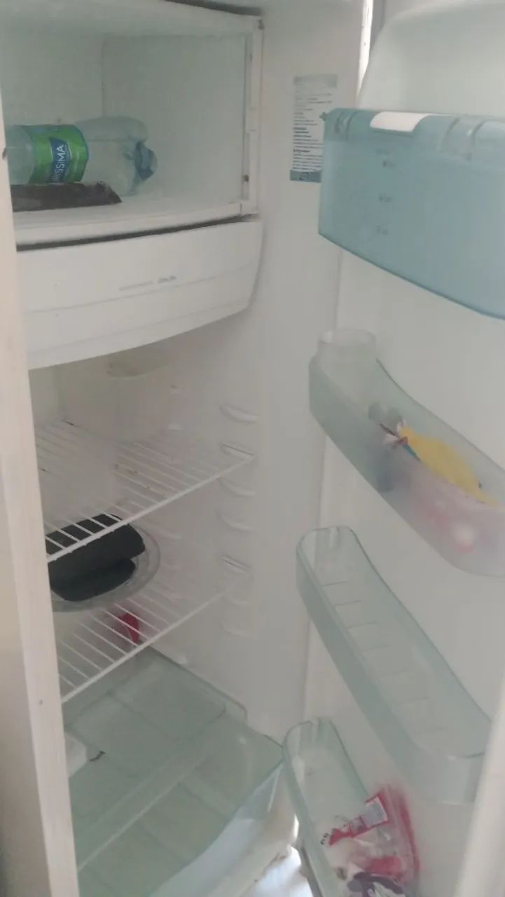 Geladeira com freezer - Foto 2
