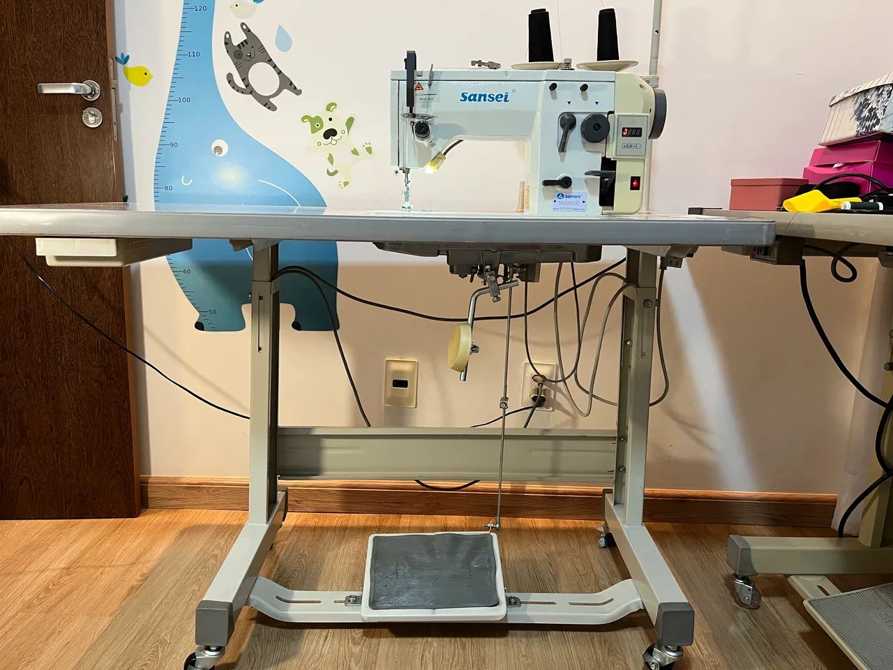 Máquina de costura Zig-zag e reta semi-industrial, 127v, usada, Sansei SAG2193D - Foto 2