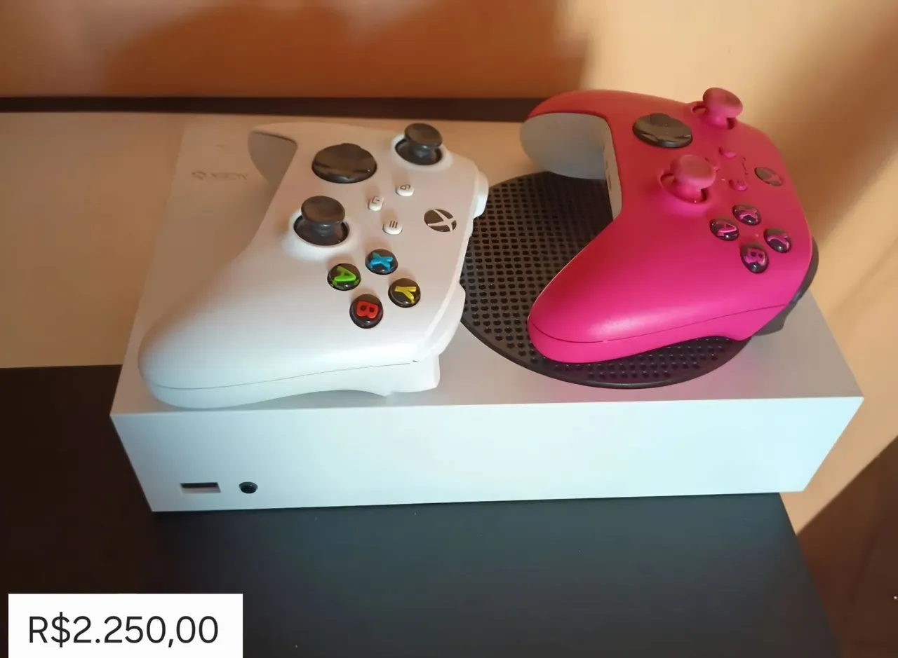 Xbox Series S com 2 controles!
