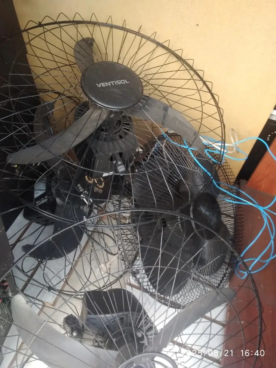 vendo ou troco 4 ventiladores parede - Foto 4