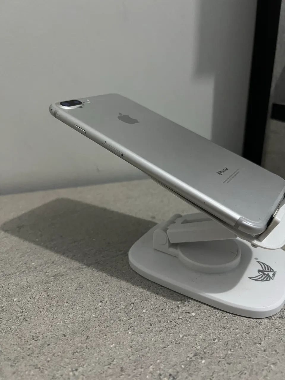 【美品】 Apple iPhone 7Plus 32GB シルバー Comprar Apple iPhone 7 Plus 32GB Prata - Seu Celular Seminovo com