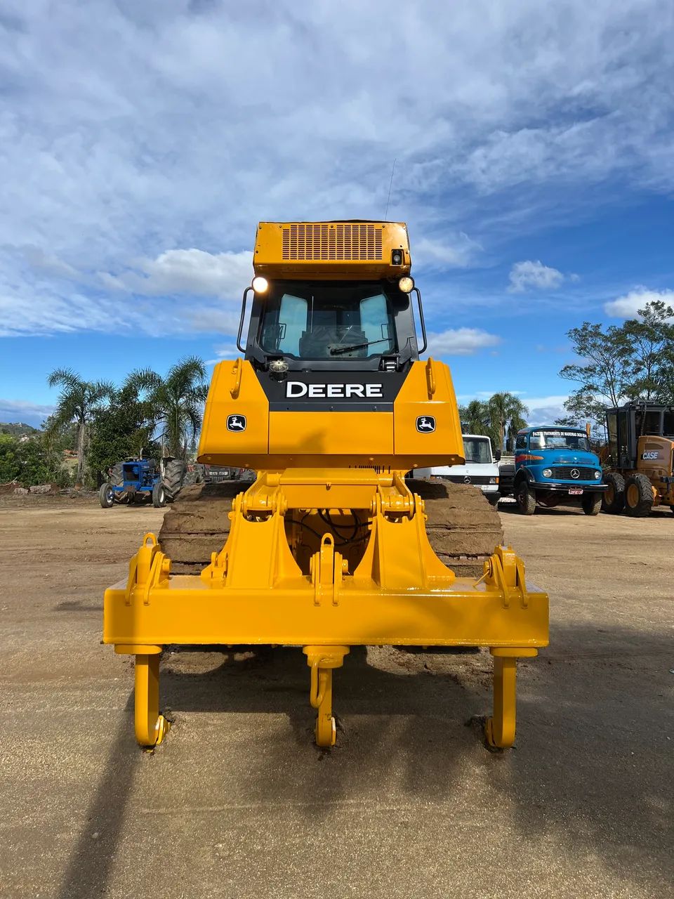 Trator esteira JHON DEERE 750J