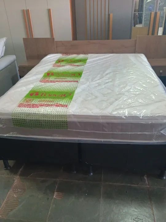 Cama Queen e colchão espuma D 45 selado 