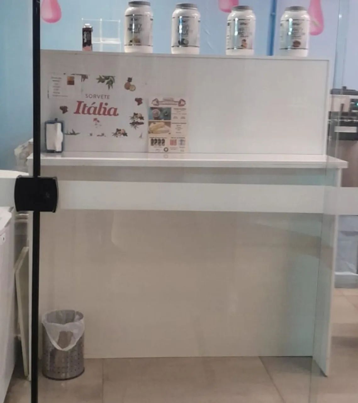 Balcão Branco para preparo de alimentos
