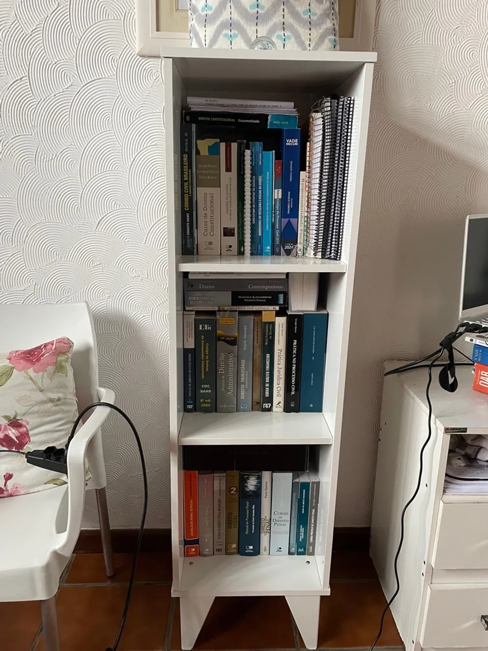 Estante de Livros para Escritório - Organização e Elegância