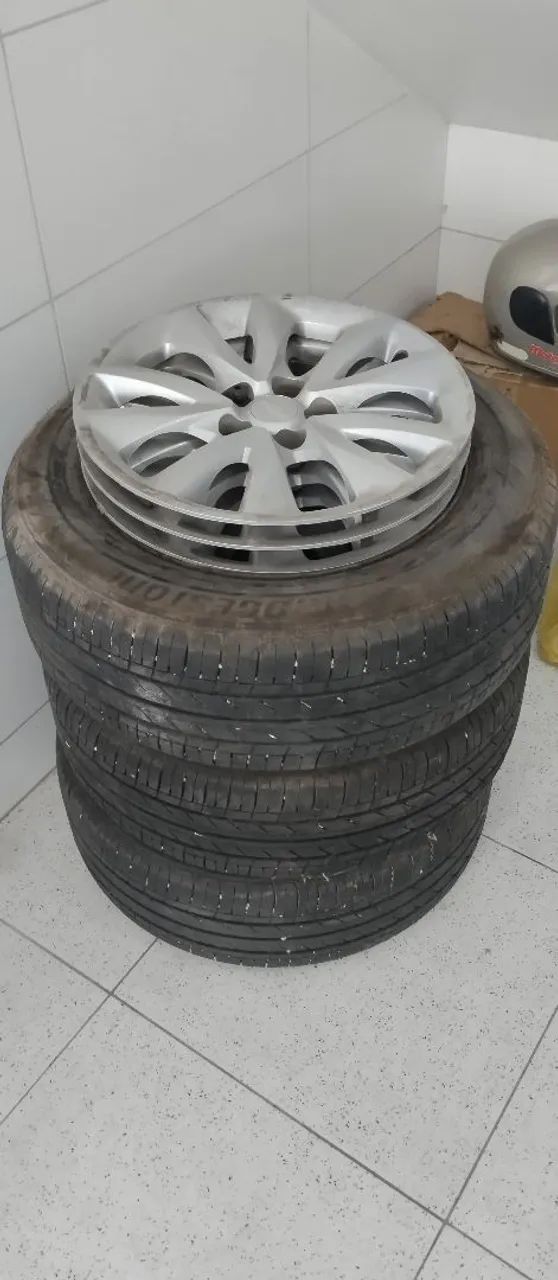 Pneu Bridgestone 215/60 R16