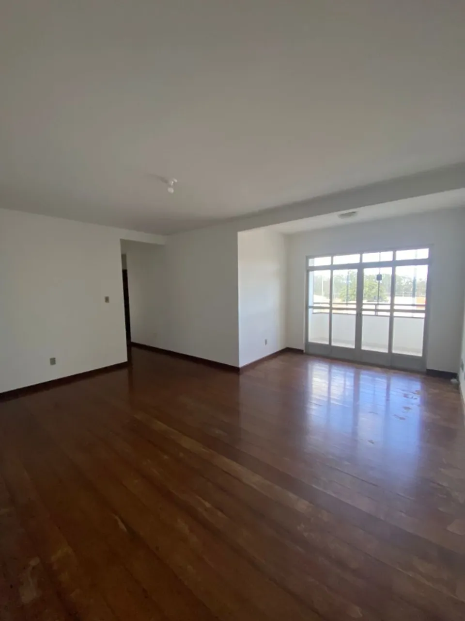 ALUGO APARTAMENTO 136m2, 3 QUARTOS, SENDO 1 SUÍTE, NA AV. ERATHOSTENES MENEZES, CANDEIAS