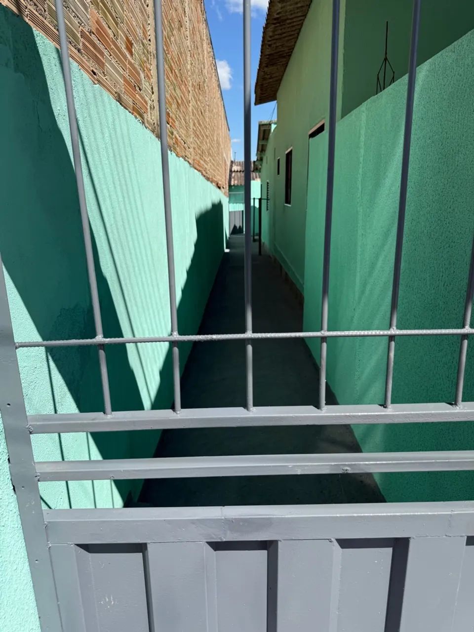 Aluguel de casa de 2 quartos acesso pelo corredor sem garagem 