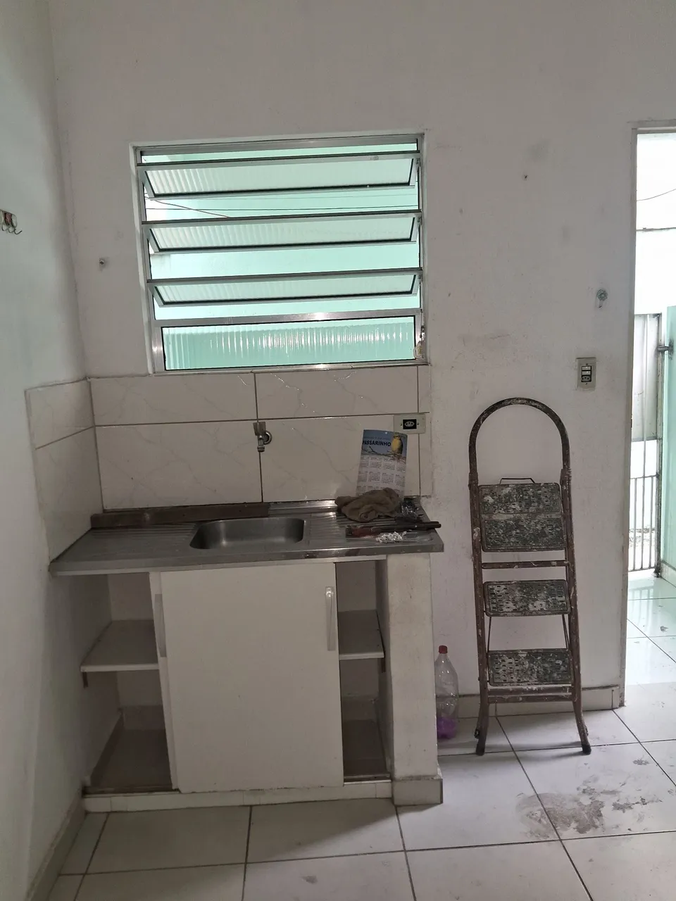 Quarto e cozinha e banheiro