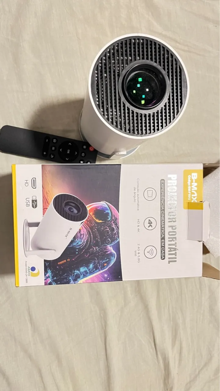 Projetor Portátil B-Max 4K - Experiência Cinematográfica