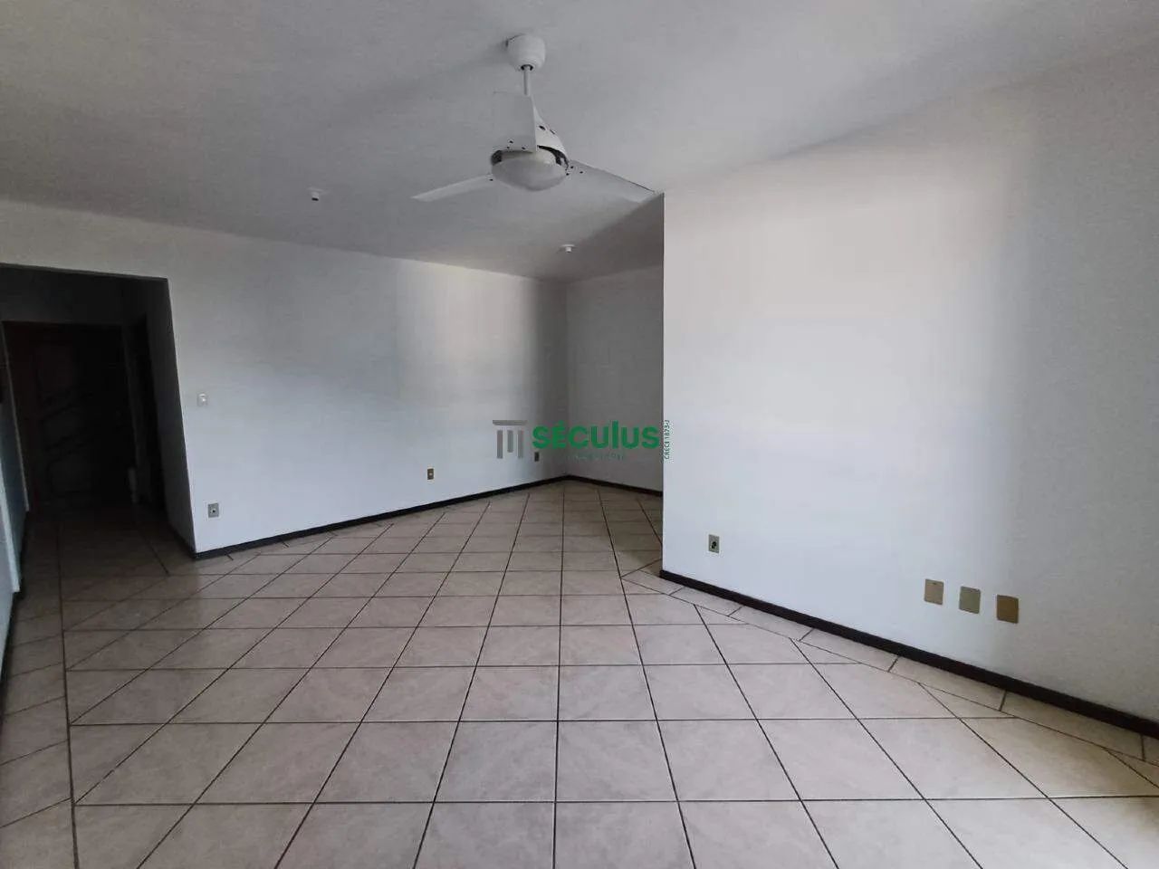 Amplo apartamento para locação no bairro Jaraguá Esquerdo  excelente localização! - Foto 2