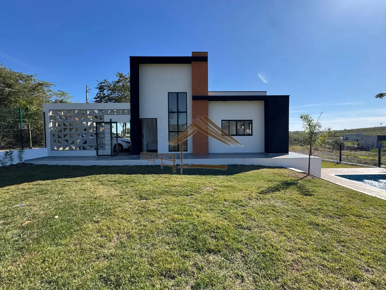 Linda casa a venda com terreno de 1.000 m², ampla área de lazer com piscina