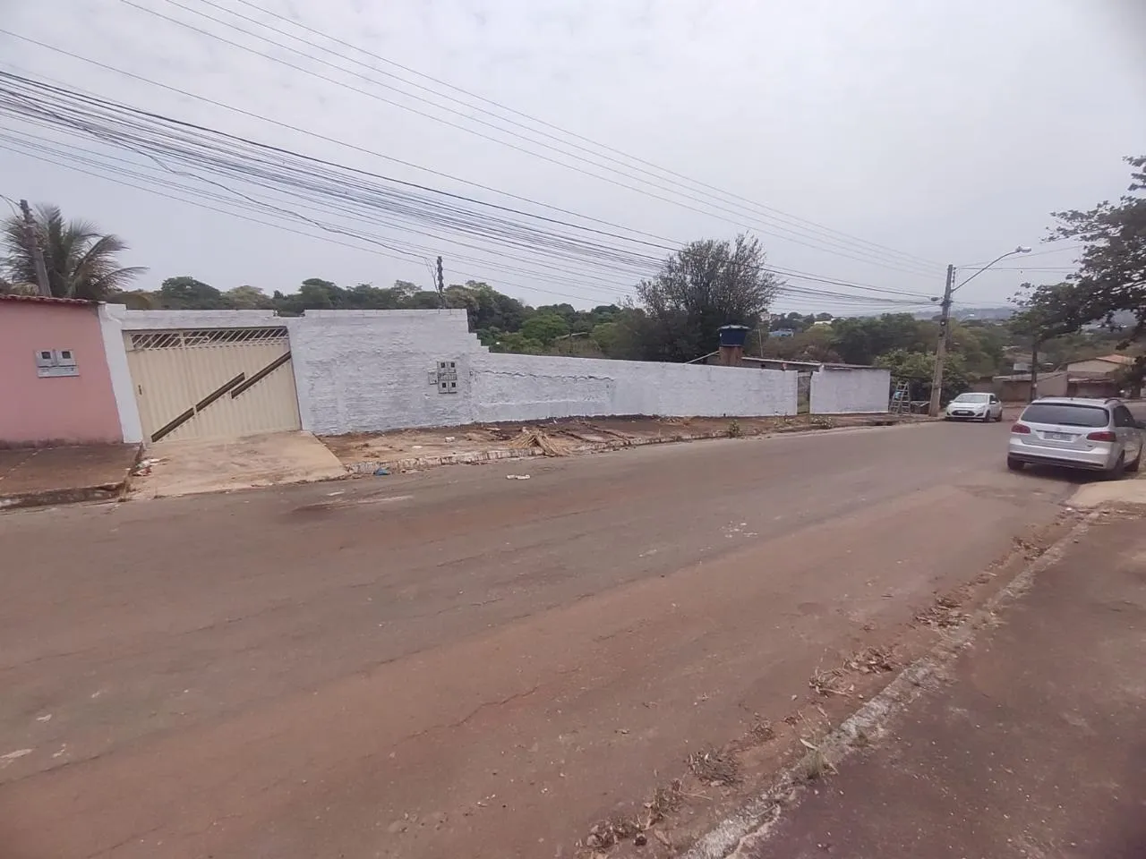 Terreno 574 m2 com sala comercial e barracões a venda em Jardim Balneário Meia Ponte - Goi