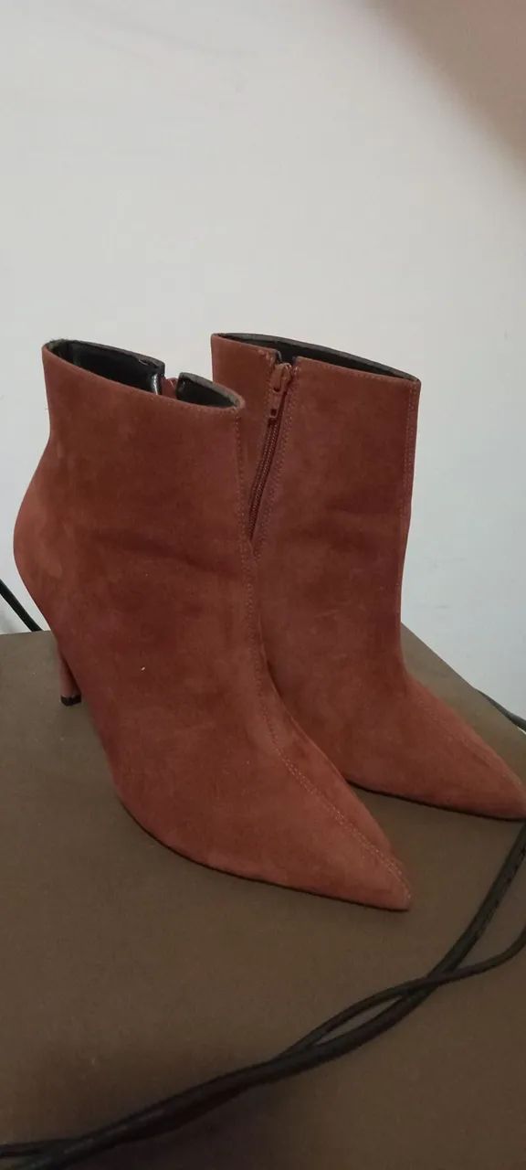 Botas de salto alto marrom - Elegância e estilo! - Foto 2