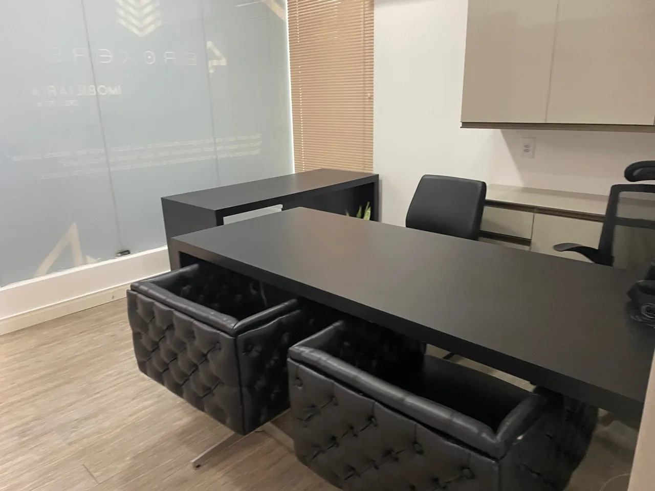 Sala Comercial c/ Mobília