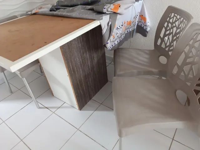 Dining table with 4 chairs64341728579329124