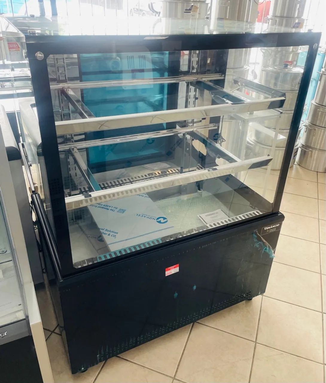 MB Vitrine Prime Venâncio 1M seca/aquecida/Refrigerada 