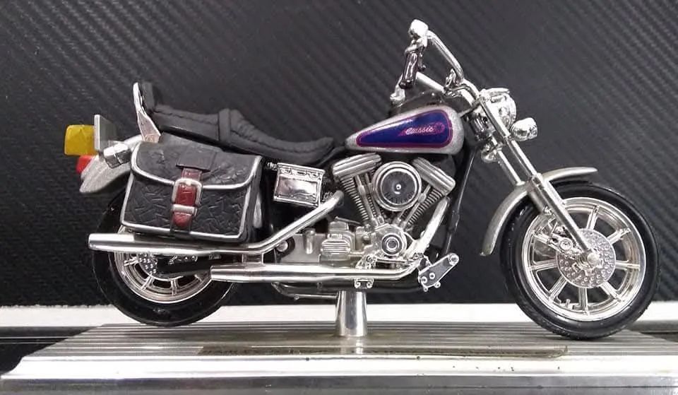 Miniatura Harley Davidson Dyna escala 1:10 - Foto 4