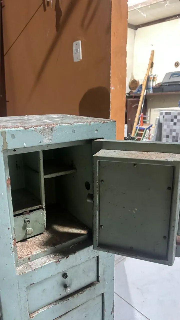 Cofre Antigo de Aço Grande com Compartimentos Internos - Foto 2
