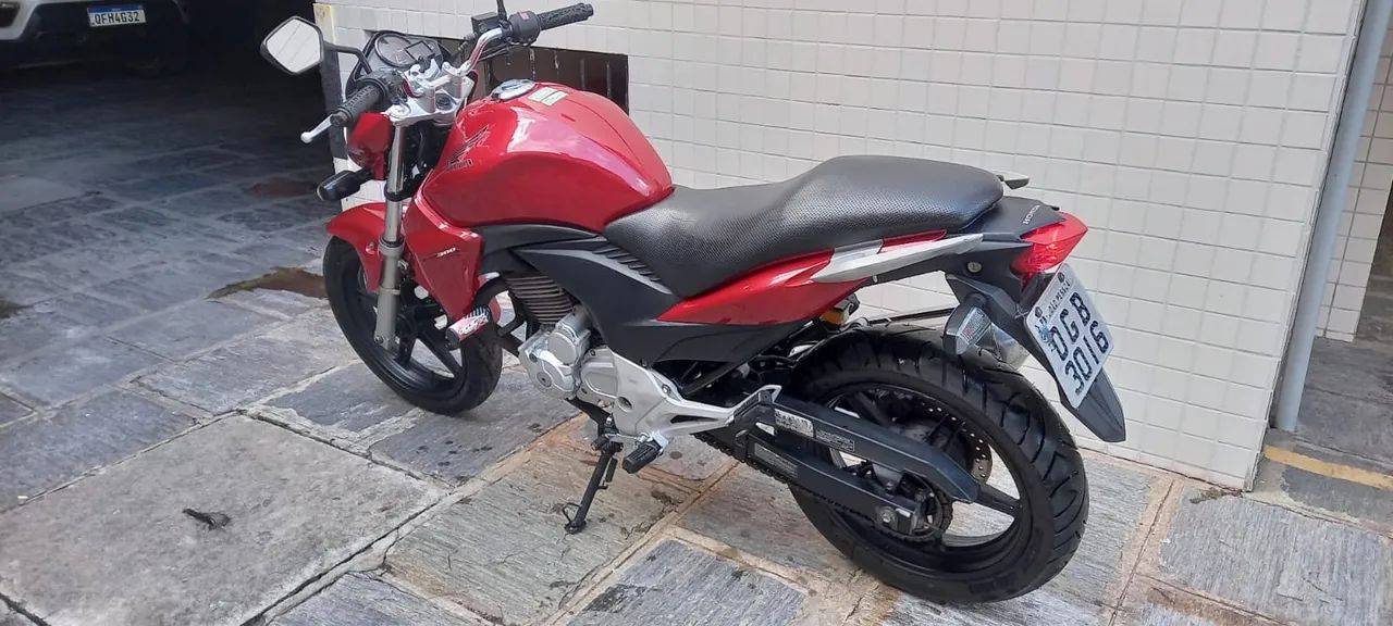 HONDA CB 300R FLEX 2013 - EXTREMAMENTE CONSERVADA - Foto 2