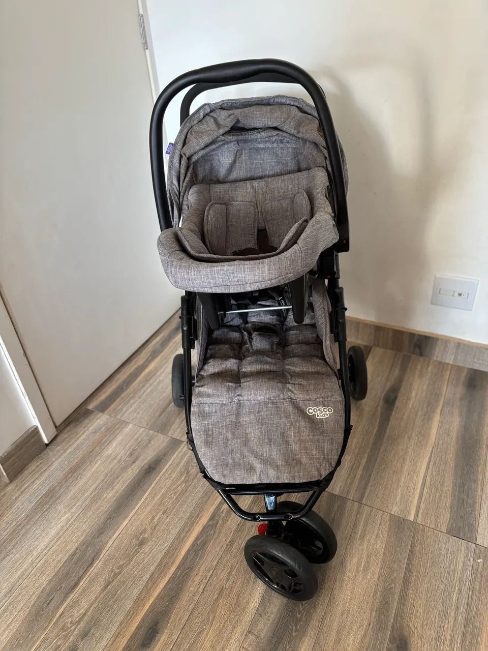 Carinho de bebê + bebê conforto