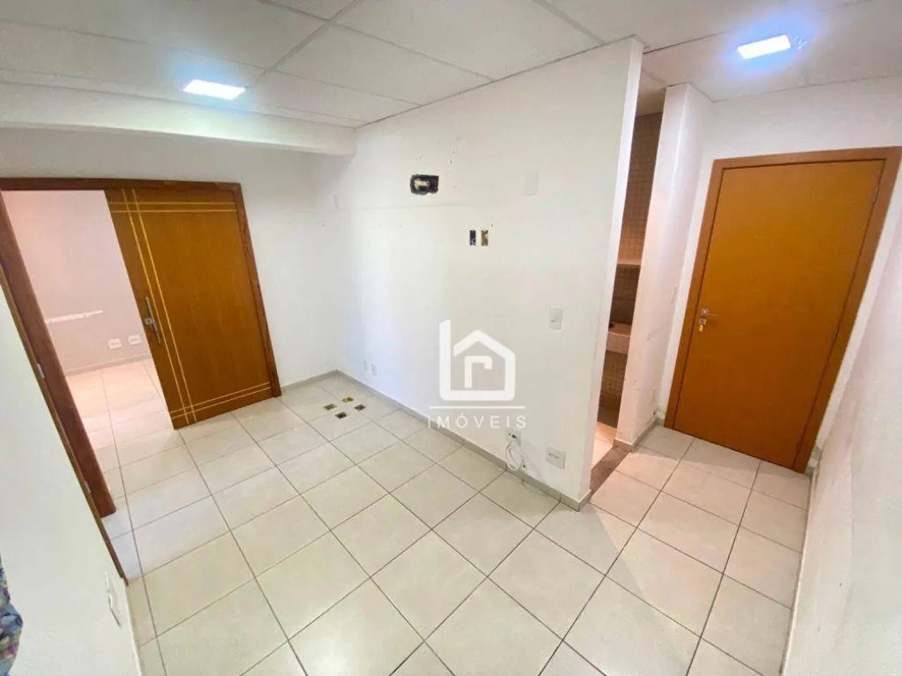 Ampla Sala Comercial na Praia da Costa (2 Unidades Integradas)