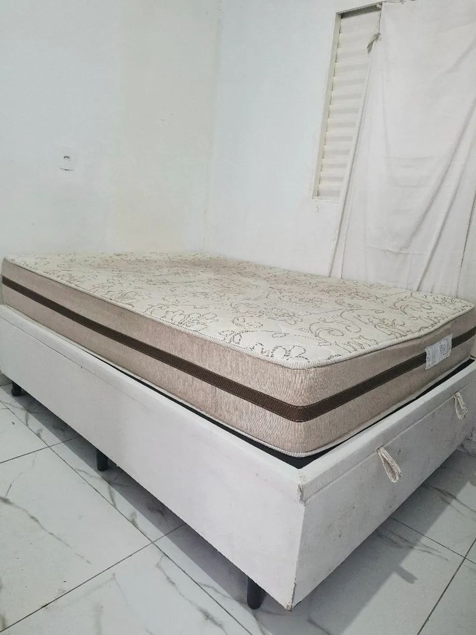 Vendo cama de casal bau 