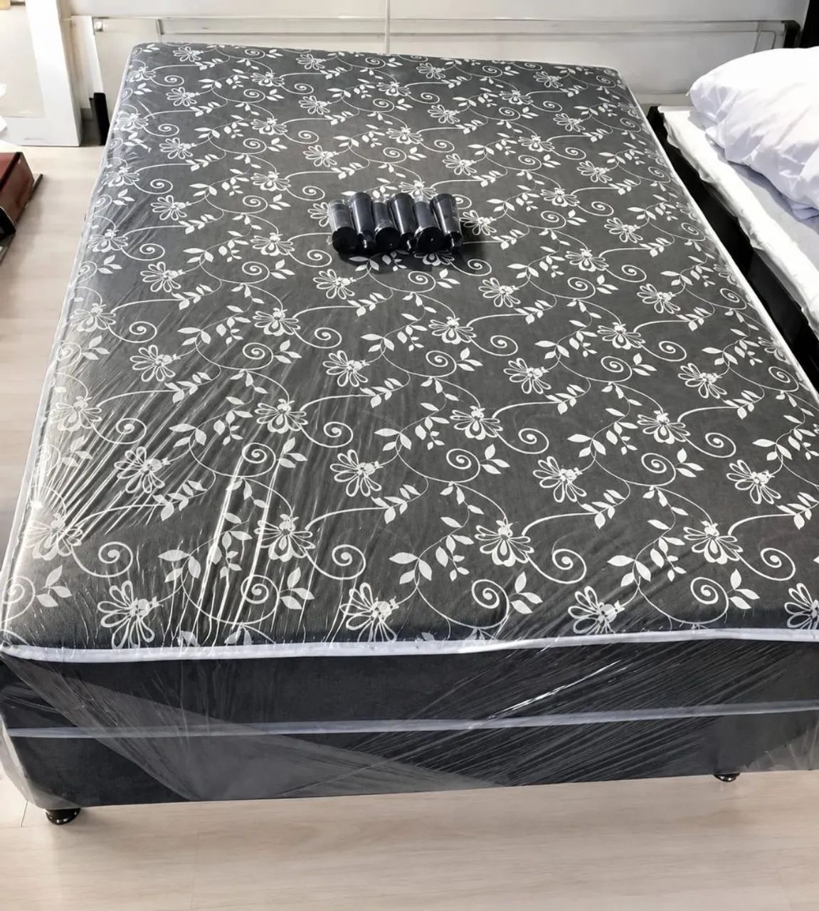 650$ Cama de mola ensacadas.