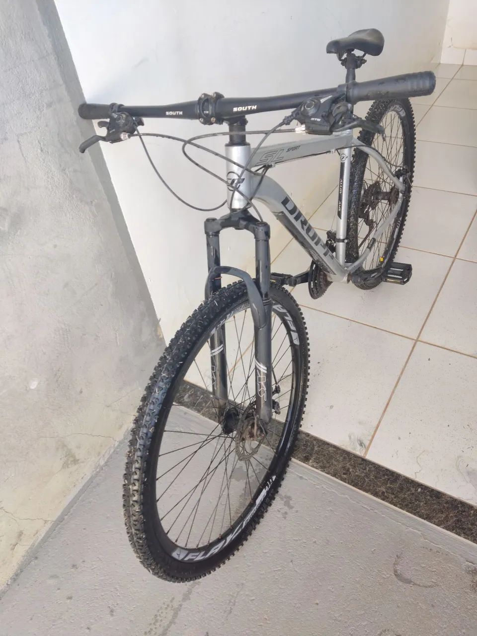 Bicicleta aro 29 aro alumínio, usada duas vezes R$800,00 - Foto 2