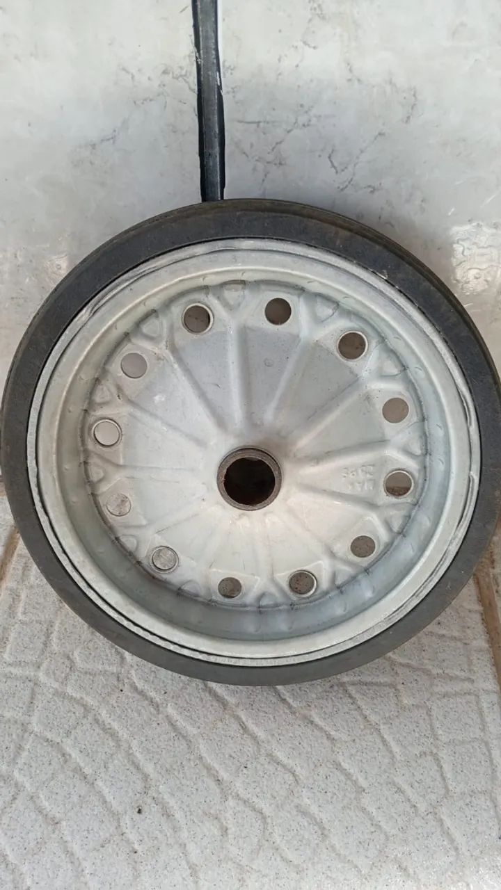 Pneu p/ carro de mão - Livre-se da câmera de ar para sempre! - Foto 2