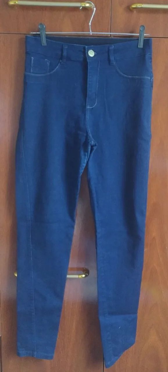 Calça jeans escura feminina 