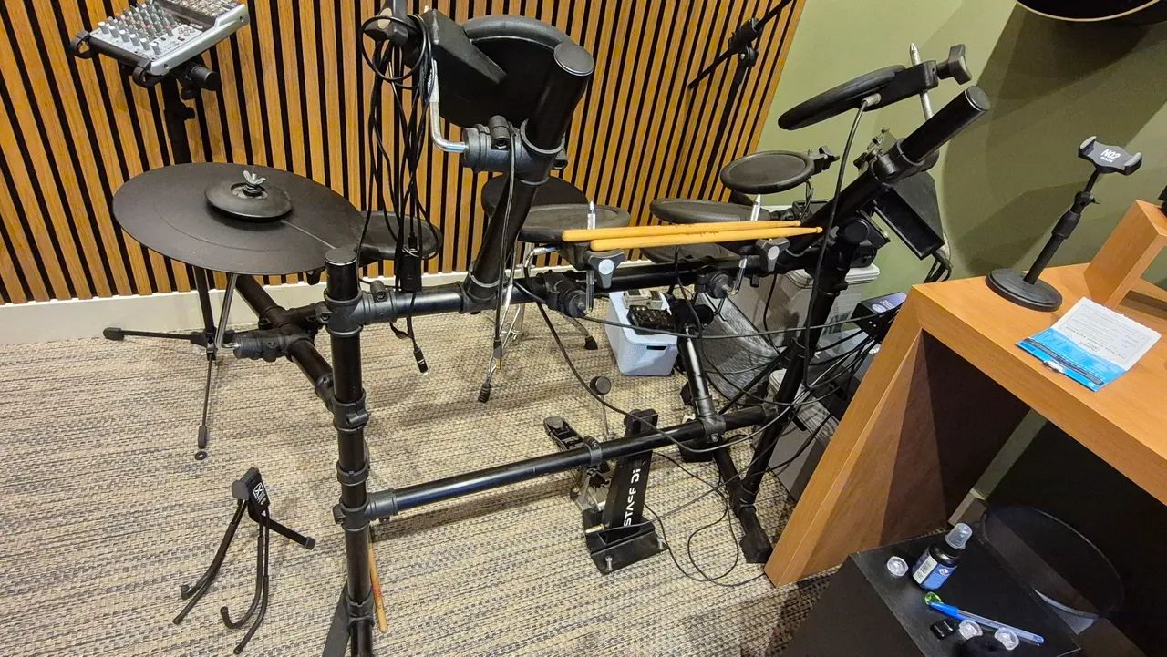 Bateria Alesis D4 - Instrumentos musicais - Jardim do Lago