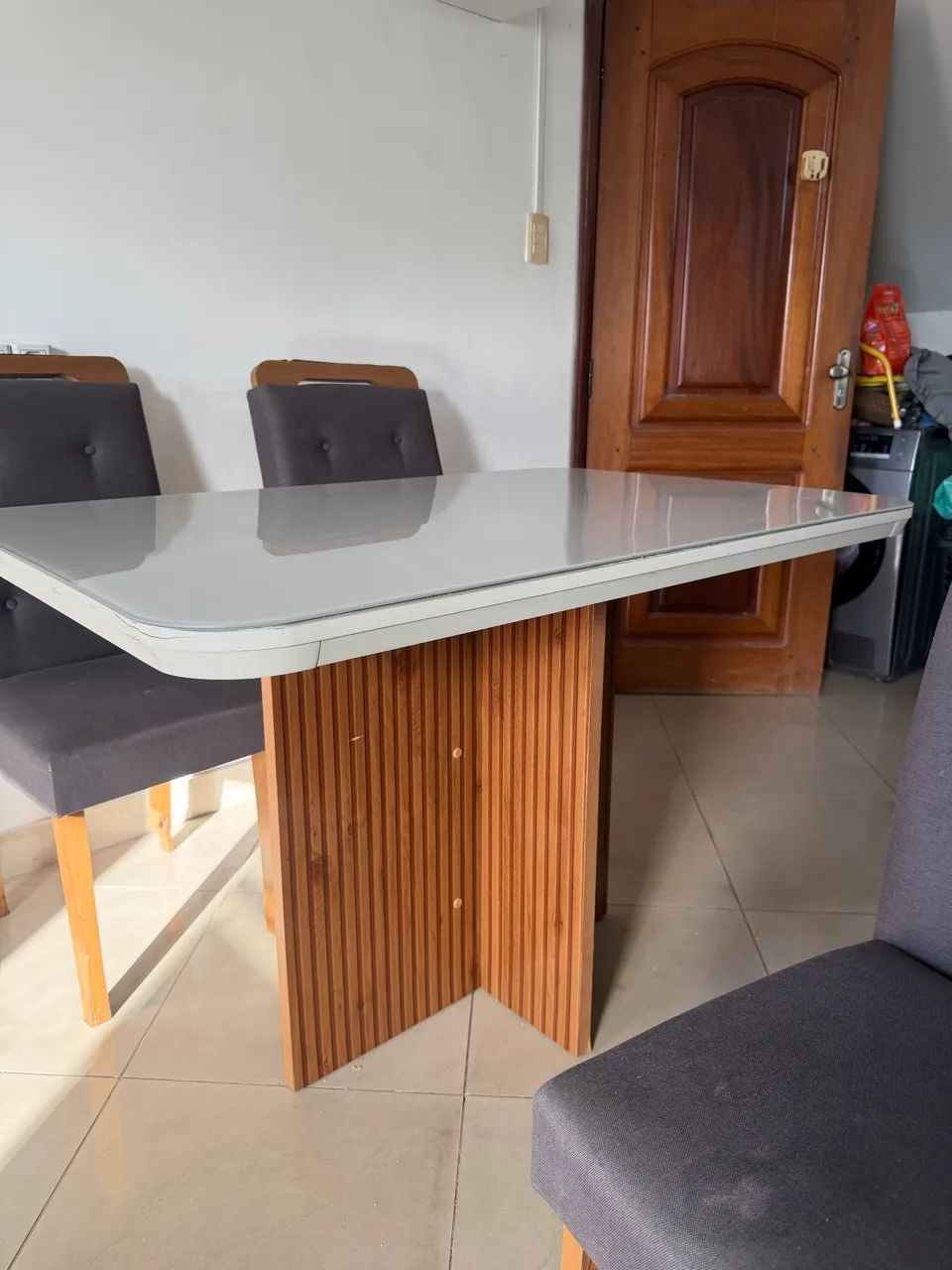 Vendo mesa com tampo de vidro 4 lugares  - Foto 3