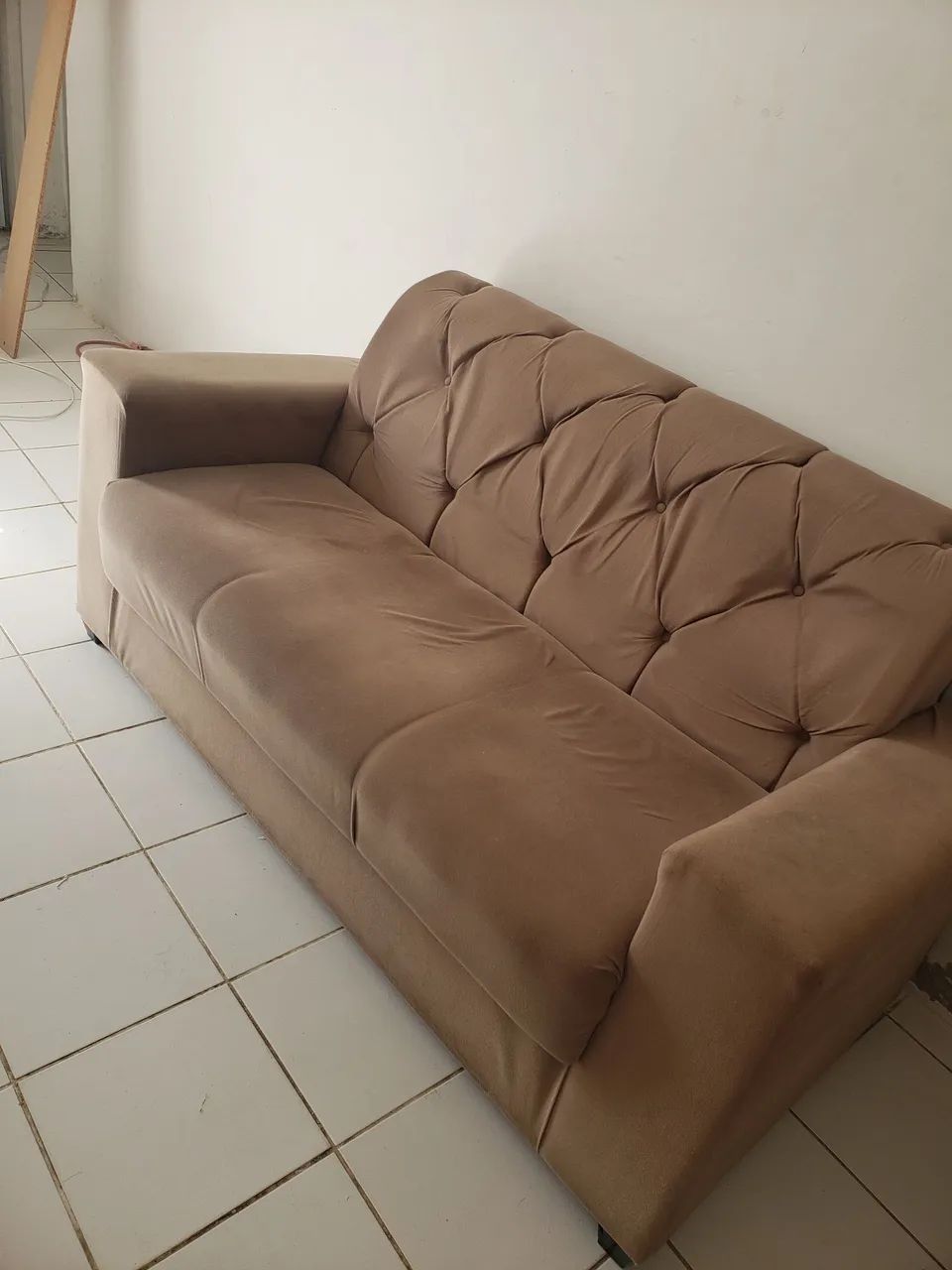 VENDO UM SOFÁ DE 3 LUGARES NOVO 
