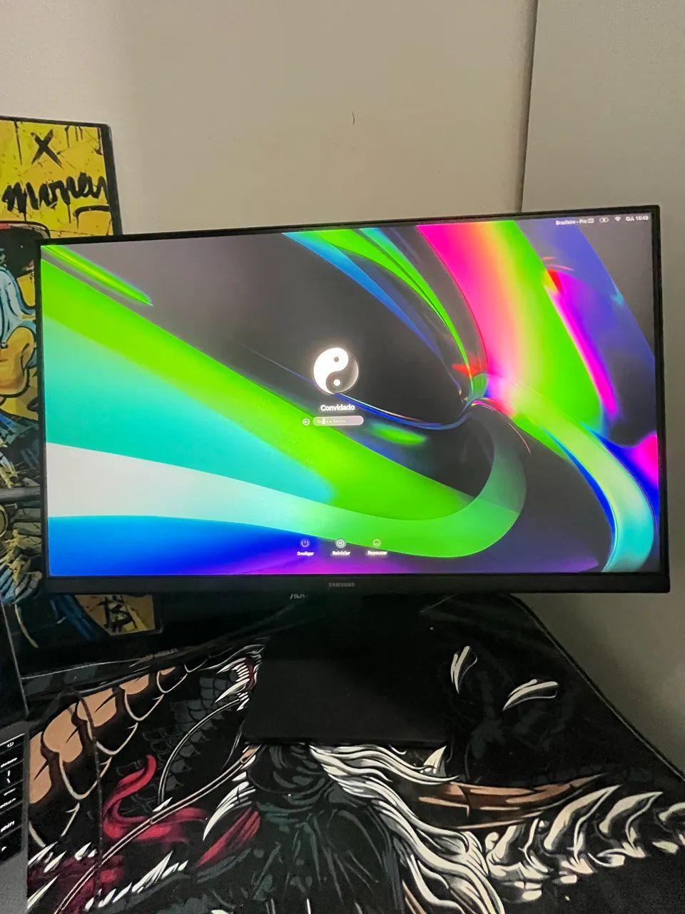 MacBook + monitor 