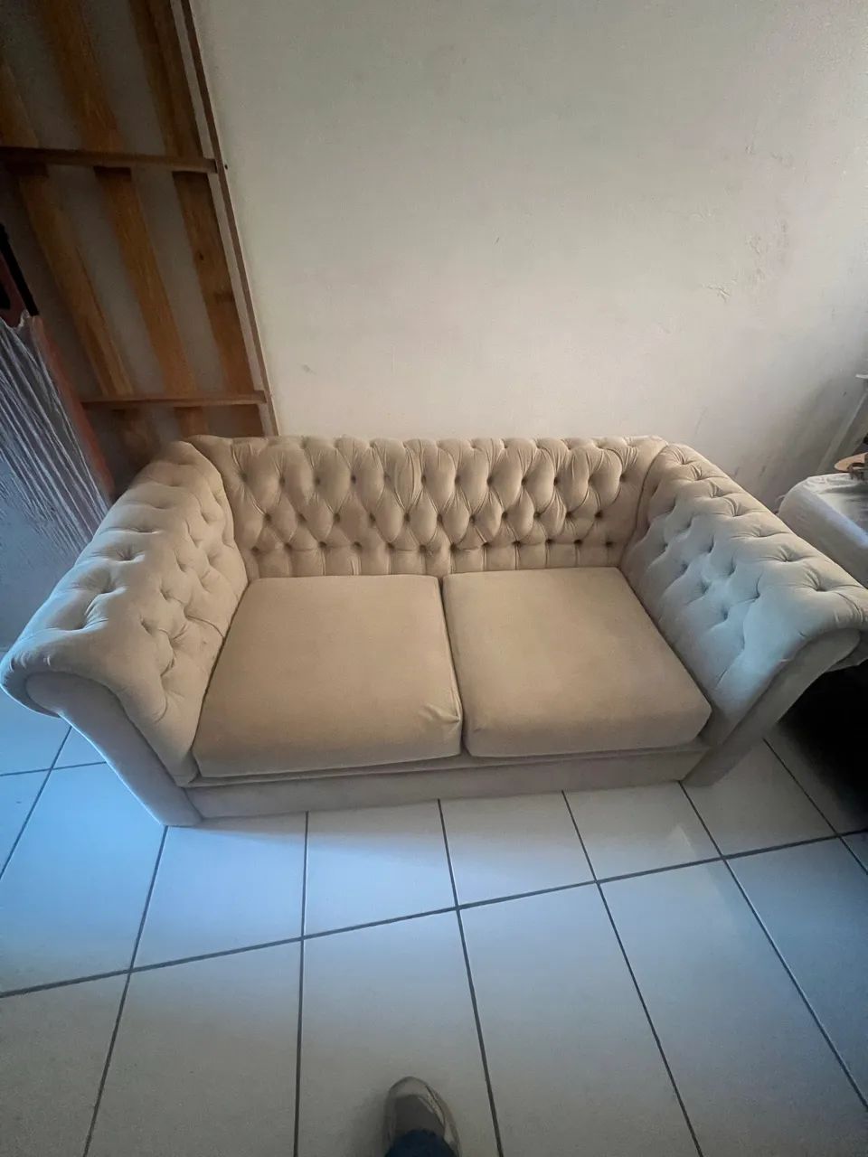 Sofá capitonê raro