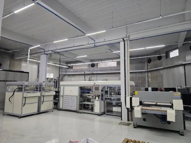 MÁQUINA VACUUM FORMING AUTOMÁTICA - ALTA PRODUÇÃO - FORNO DUPLO - EMBALAGENS - Foto 4