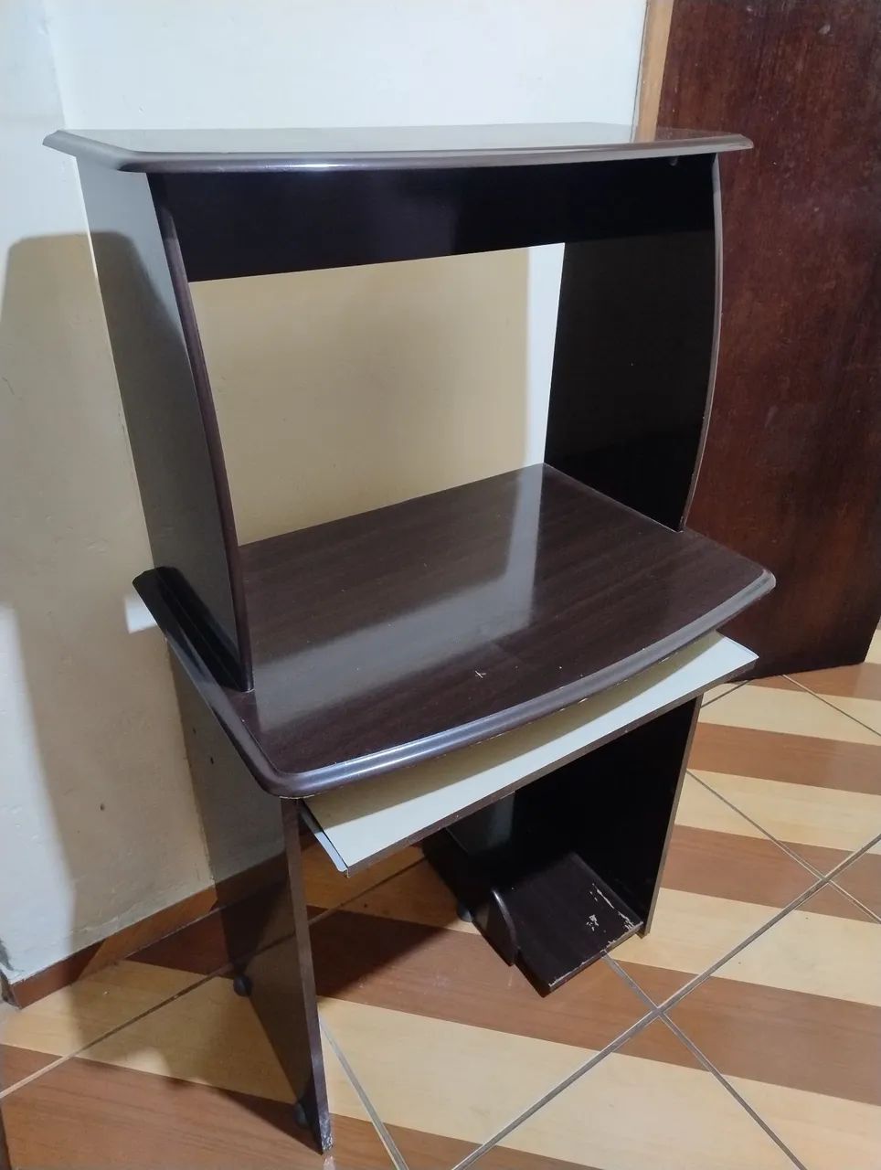 Mesa para Computador com Bandeja para Teclado - Excelente Estado - Foto 3