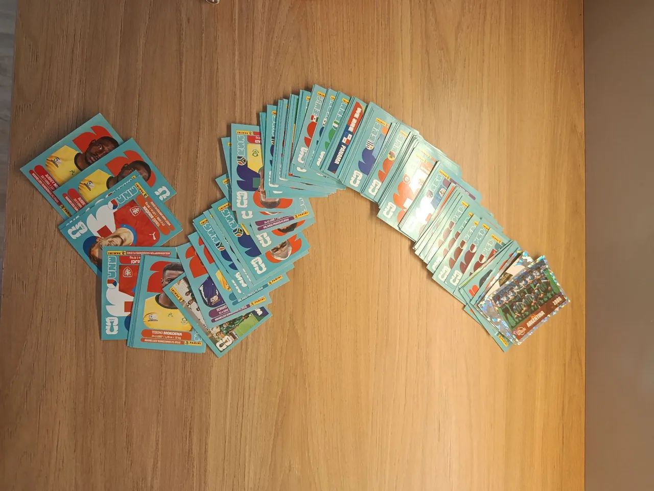 Lote 350 Figurinhas da copa - Foto 2