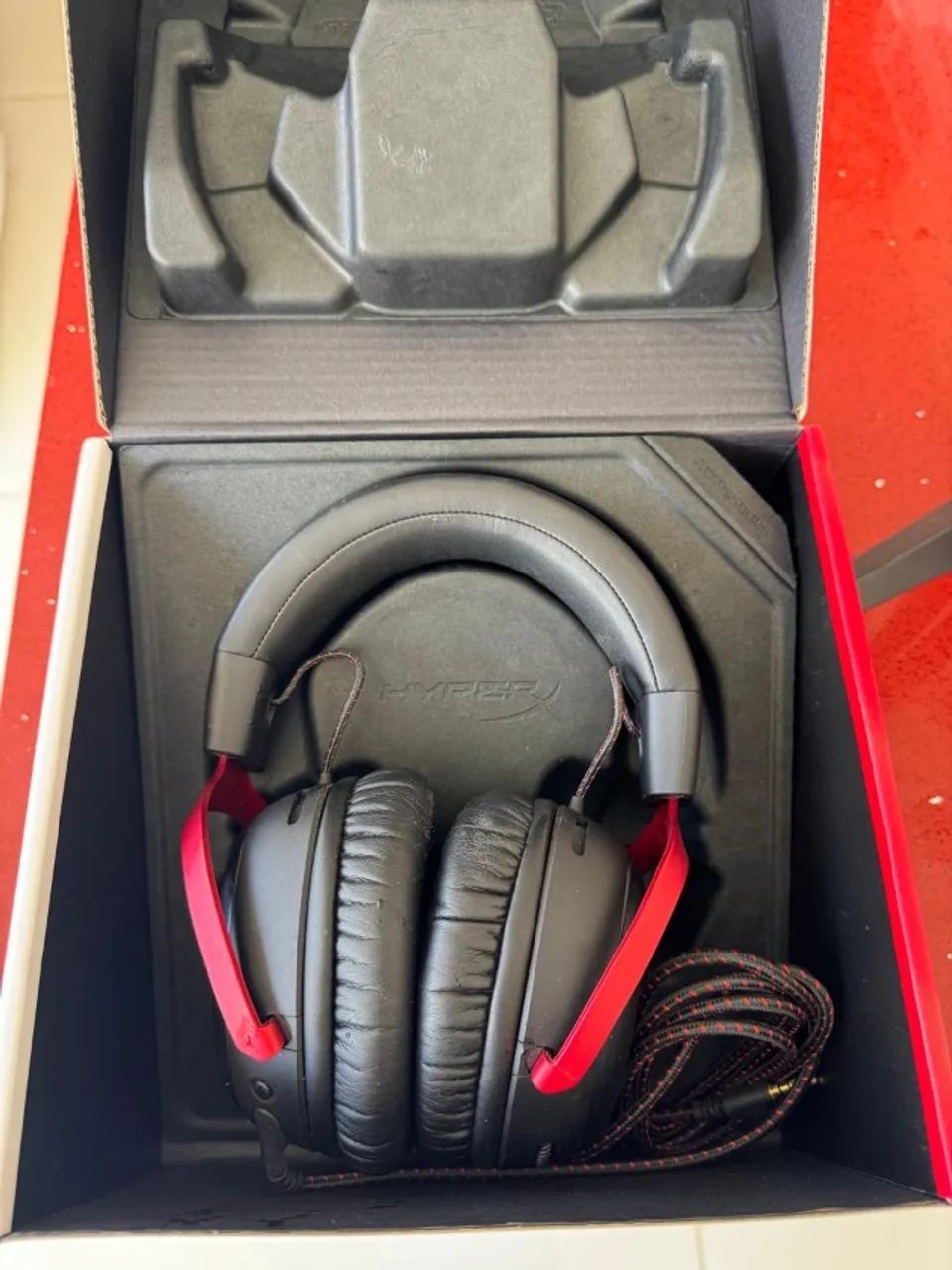 Headset HyperX Cloud III ? pouquíssimo usado + case e suporte - Foto 3
