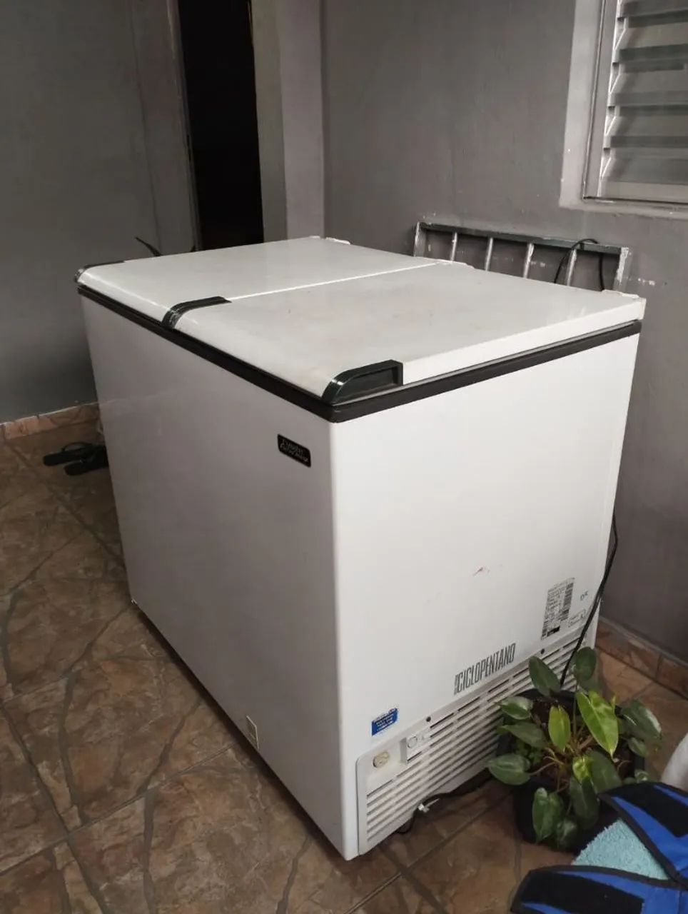 Freezer horizontal Esmaltec 350 litros 220V - Foto 2