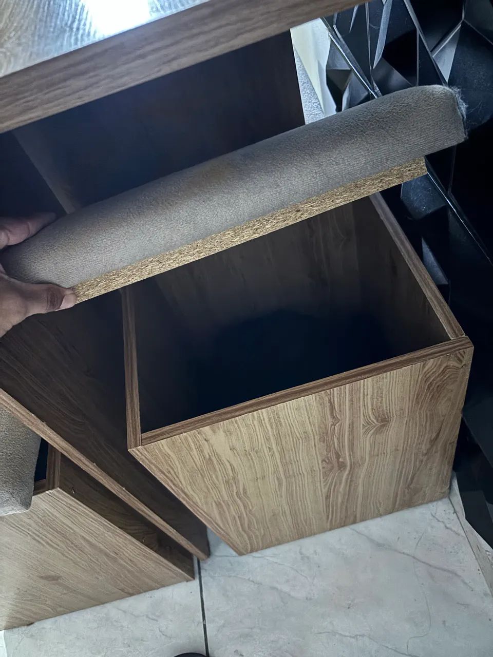 Mesa de Jantar de Madeira + 4 Pufes Baús | Ótimo Estado - Foto 3