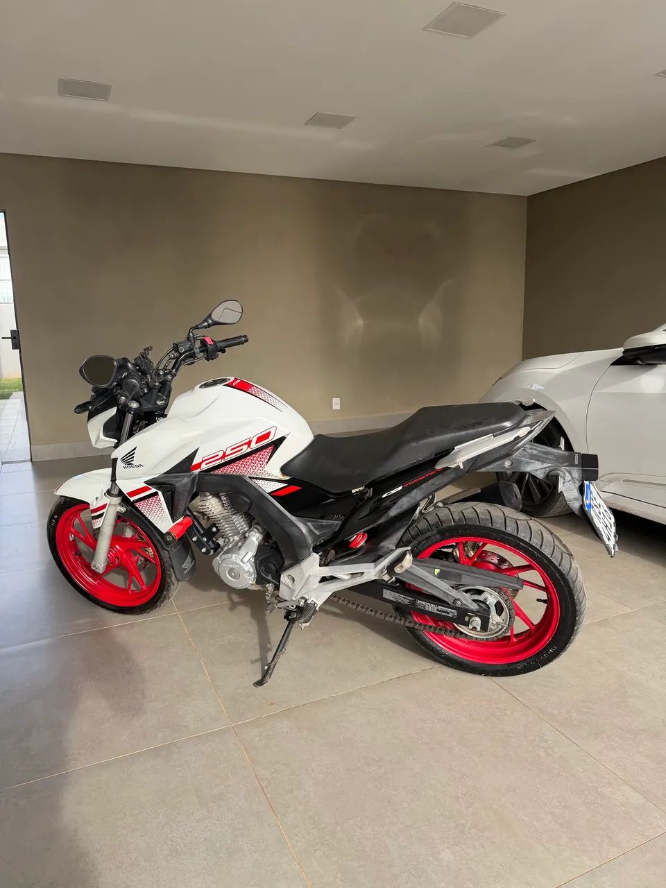 CB 250 - Foto 2