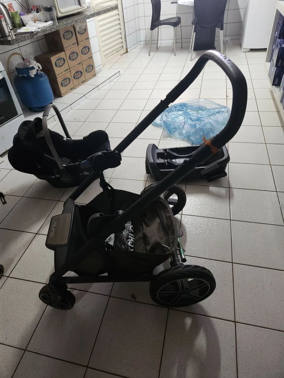 Carrinho mais bebê conforto com base Nuna pipa - Foto 2