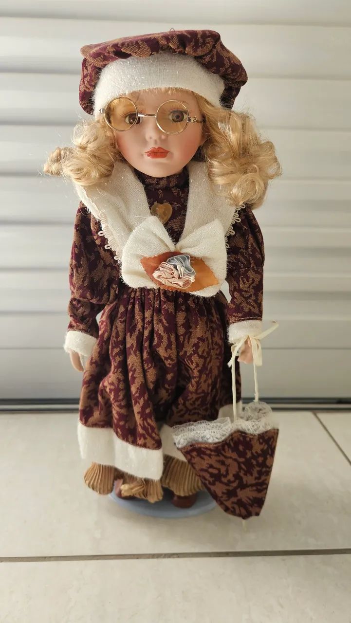 Boneca de Porcelana com 45 cm - Foto 2