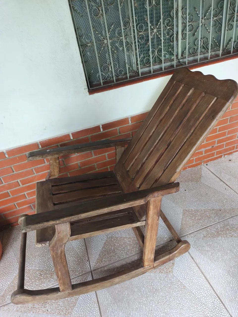Cadeira de balanço em madeira - Foto 2