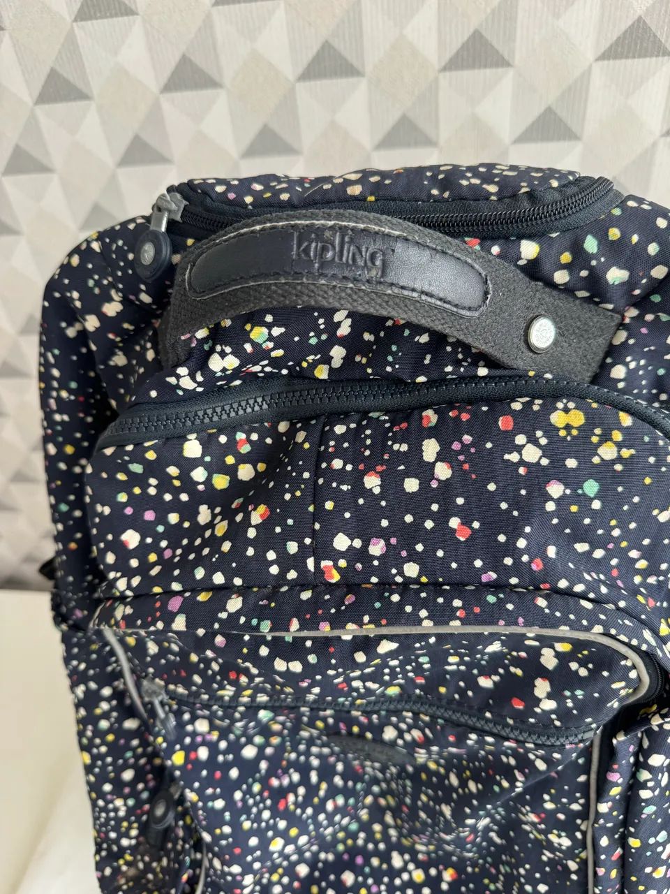 Mochila Kipling com rodinha (pouco usada) super nova - Foto 5