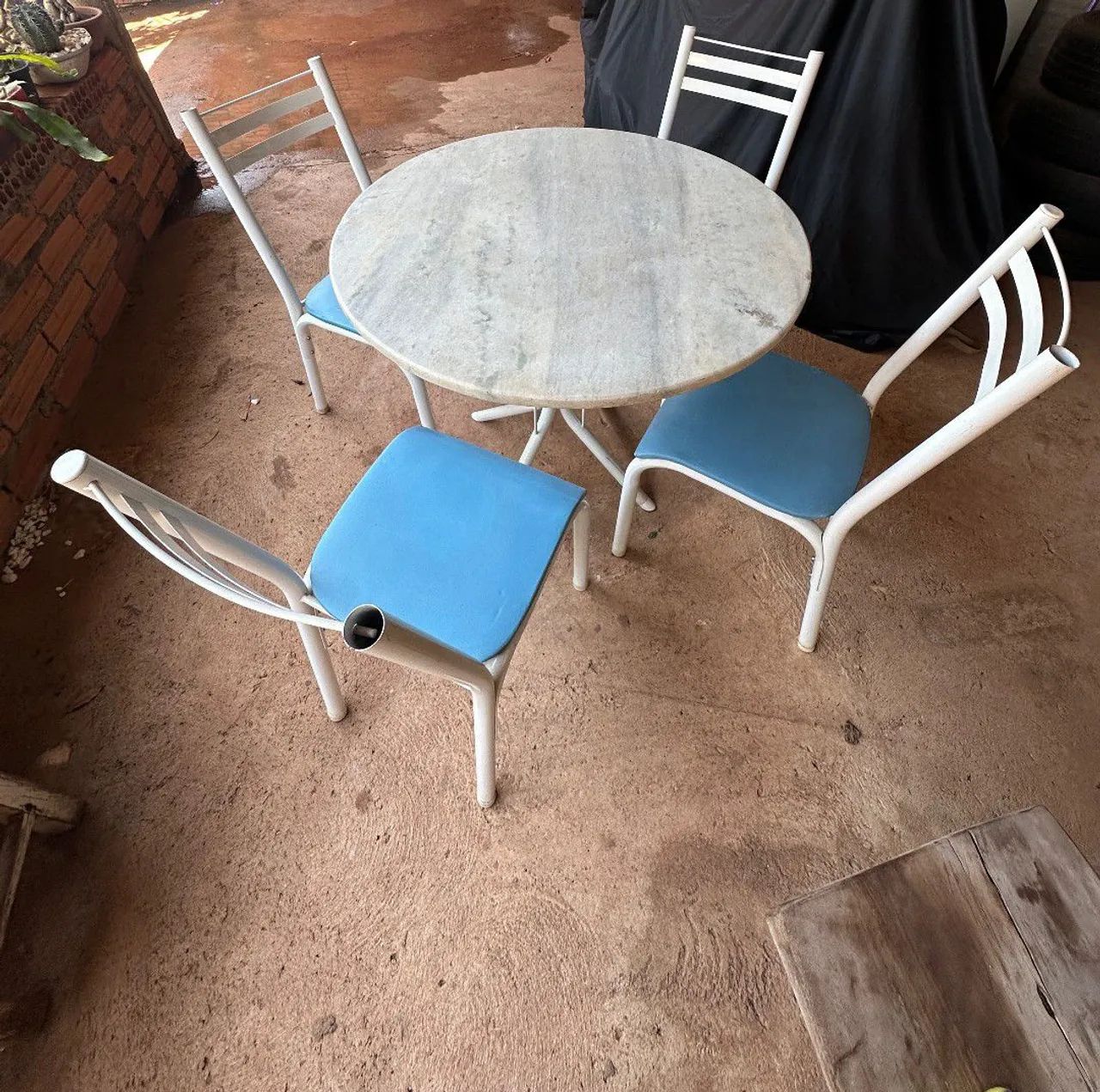 Uma mesa de mármore e 4 cadeiras  - Foto 5