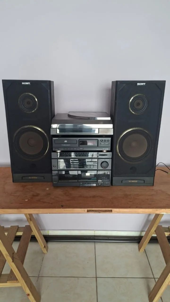 Aparelho de som Philco Hitachi (Toca disco, CD, rádio e 2 caixas)