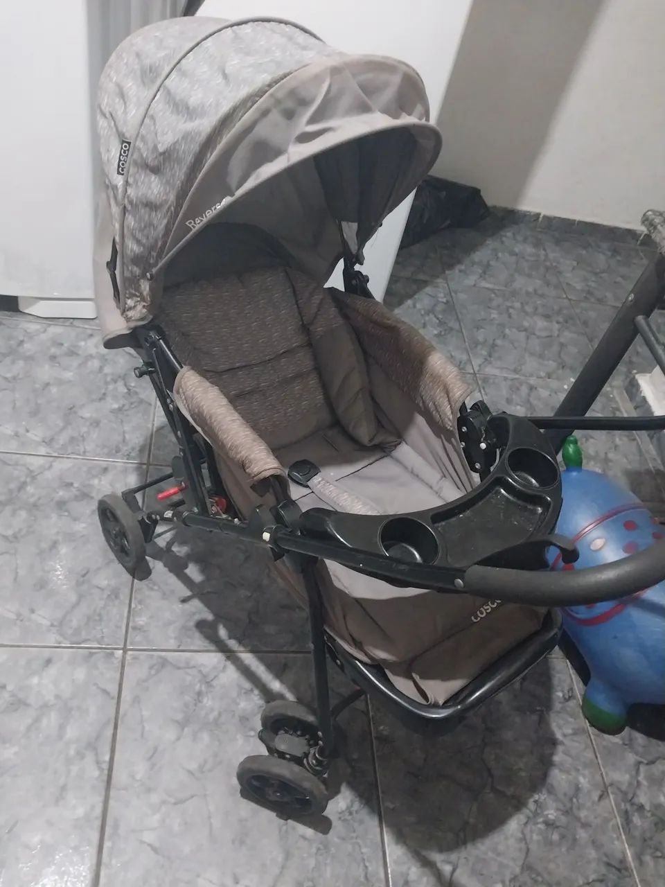Carrinho de bebe reversível conservado 